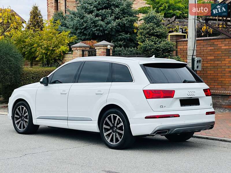 Внедорожник / Кроссовер Audi Q7 2016 в Днепре