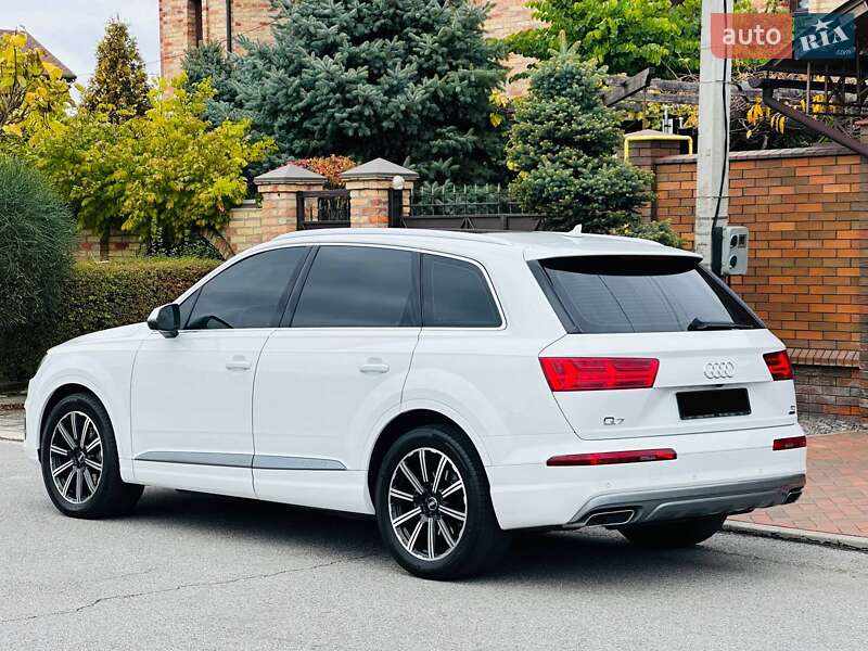Внедорожник / Кроссовер Audi Q7 2016 в Днепре