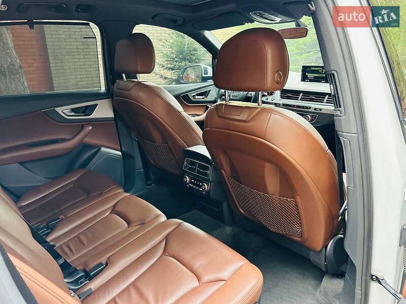 Внедорожник / Кроссовер Audi Q7 2016 в Днепре