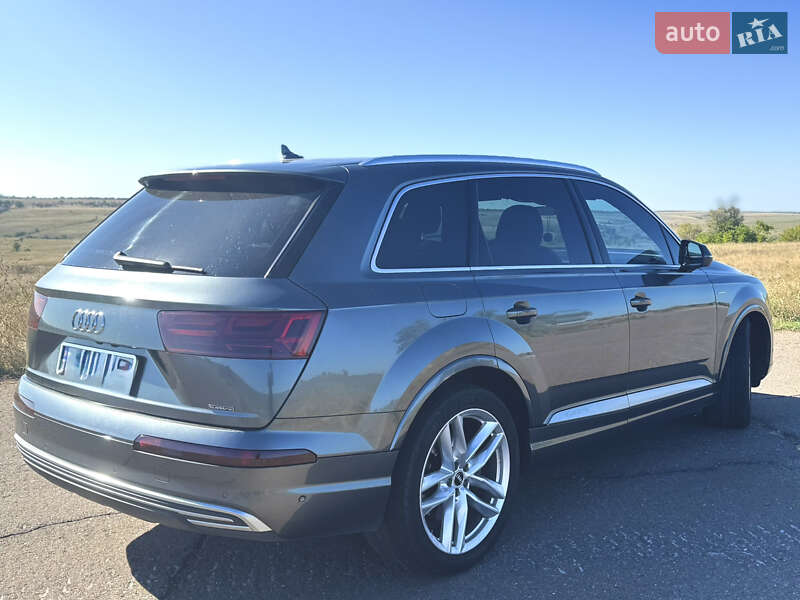 Позашляховик / Кросовер Audi Q7 2016 в Львові