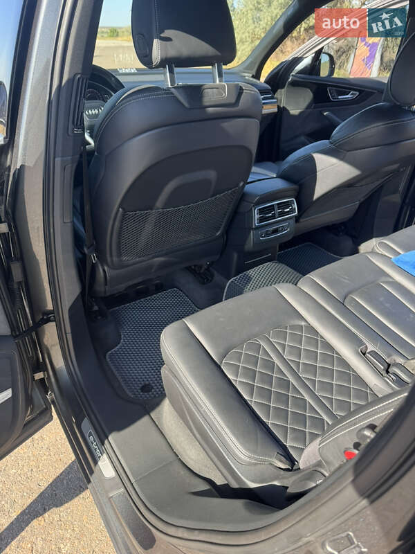 Позашляховик / Кросовер Audi Q7 2016 в Львові