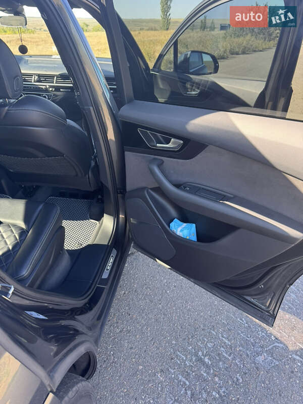 Позашляховик / Кросовер Audi Q7 2016 в Львові