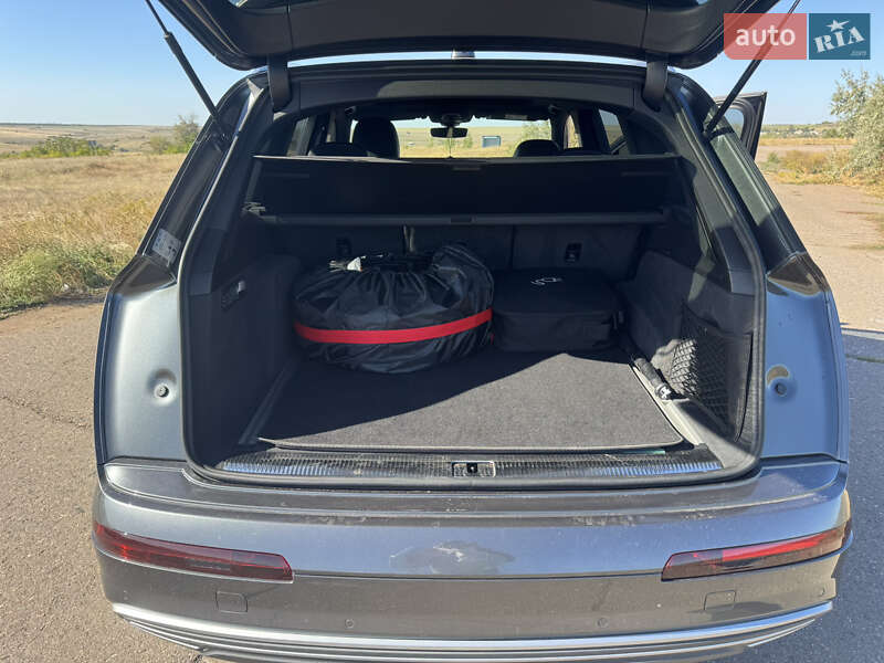 Позашляховик / Кросовер Audi Q7 2016 в Львові