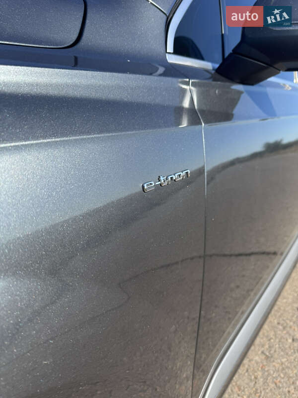 Позашляховик / Кросовер Audi Q7 2016 в Львові