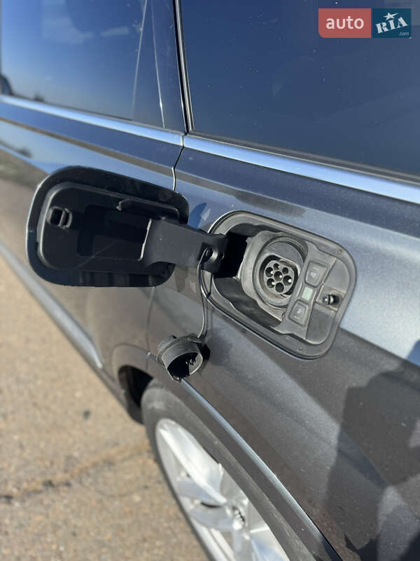 Позашляховик / Кросовер Audi Q7 2016 в Львові