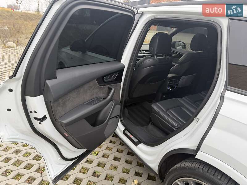 Позашляховик / Кросовер Audi Q7 2017 в Хмельницькому