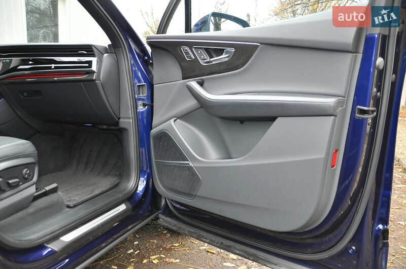 Позашляховик / Кросовер Audi Q7 2020 в Чернівцях