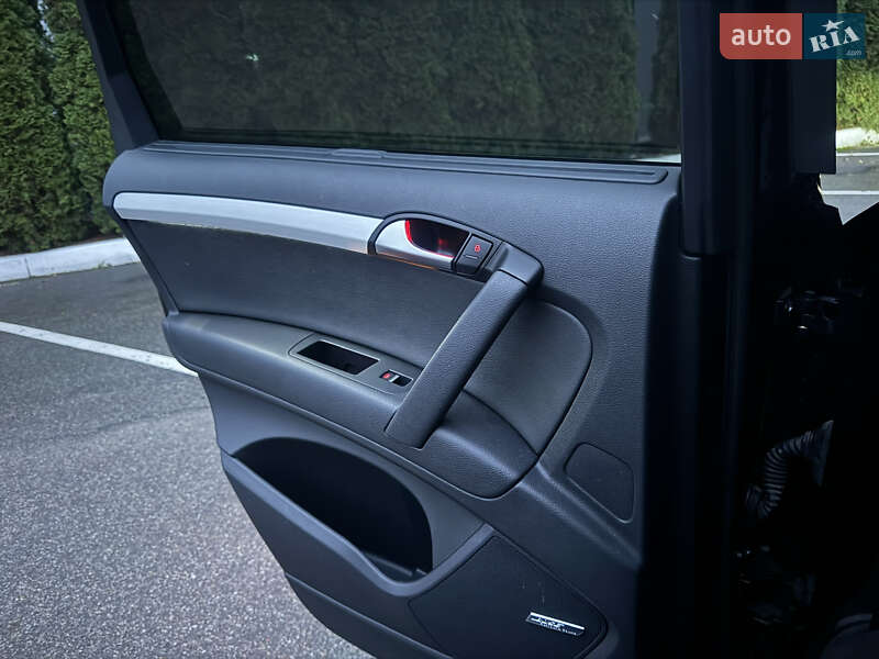 Позашляховик / Кросовер Audi Q7 2015 в Києві