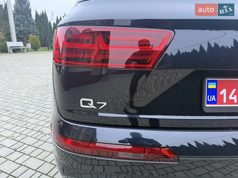 Позашляховик / Кросовер Audi Q7 2017 в Львові