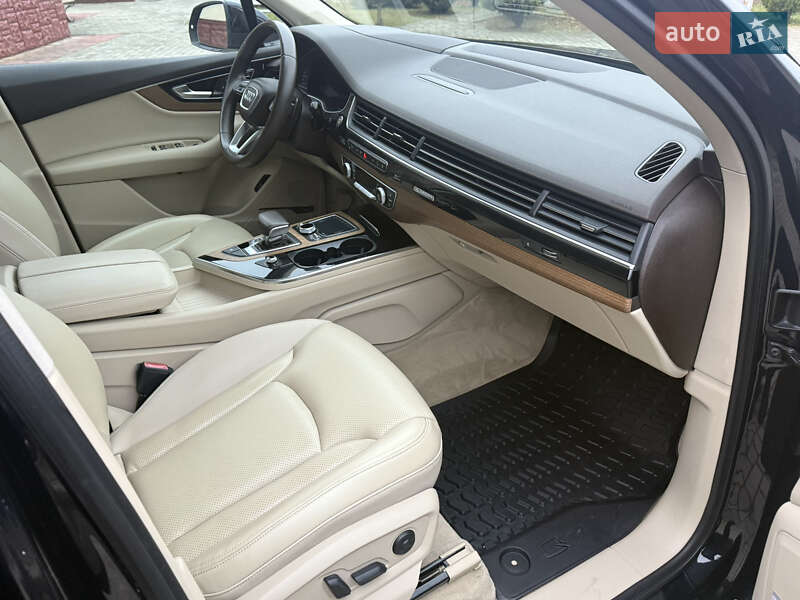 Позашляховик / Кросовер Audi Q7 2017 в Львові