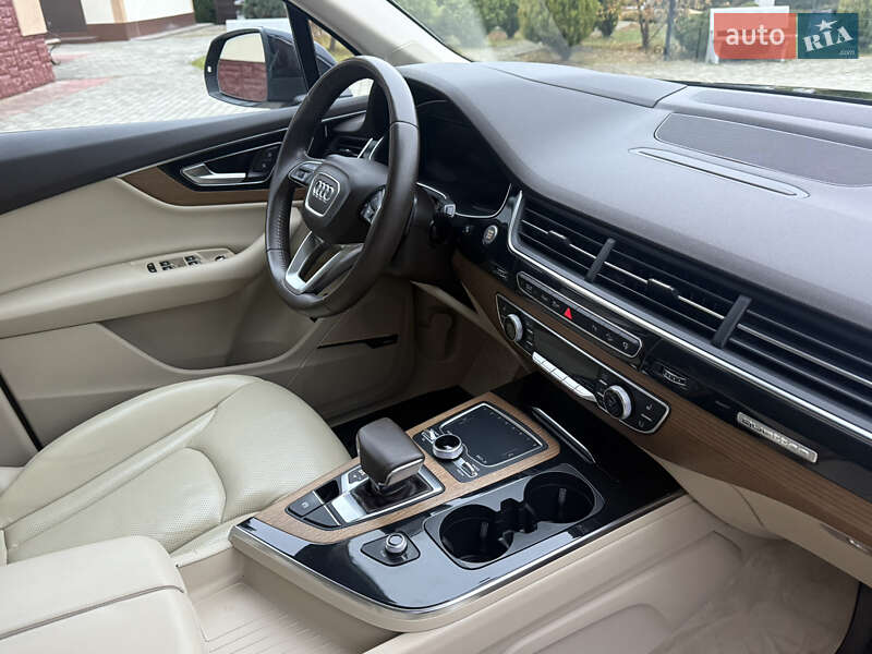 Позашляховик / Кросовер Audi Q7 2017 в Львові
