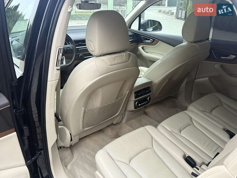Позашляховик / Кросовер Audi Q7 2017 в Львові