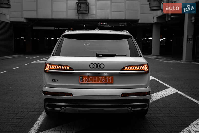 Позашляховик / Кросовер Audi Q7 2021 в Києві