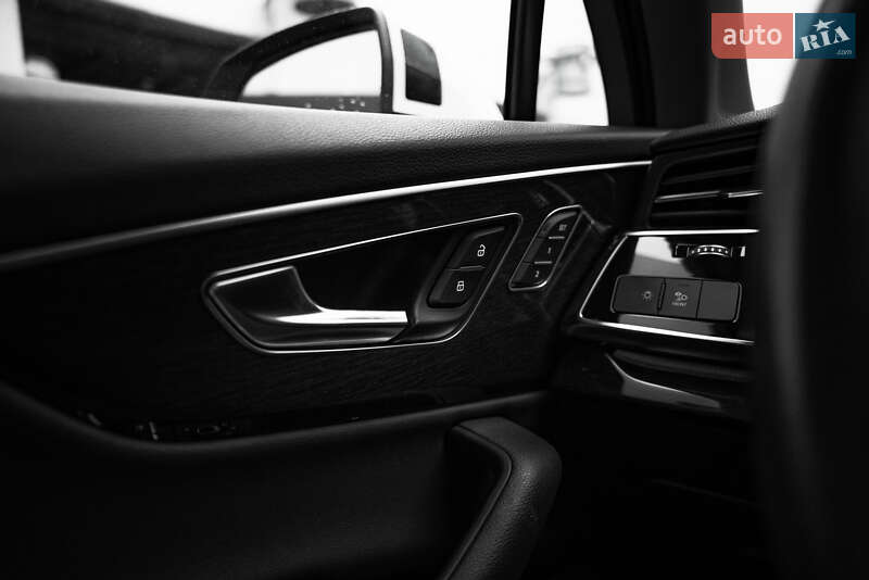 Позашляховик / Кросовер Audi Q7 2021 в Києві