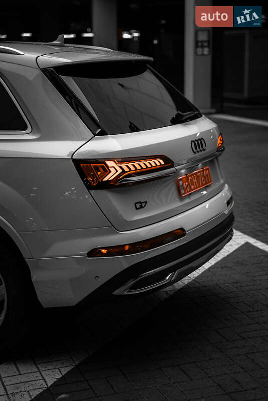 Позашляховик / Кросовер Audi Q7 2021 в Києві