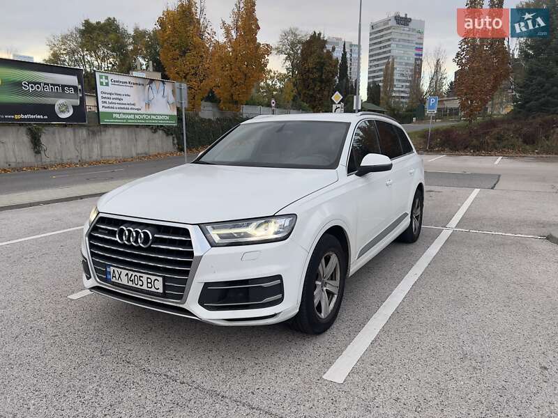 Позашляховик / Кросовер Audi Q7 2017 в Ужгороді