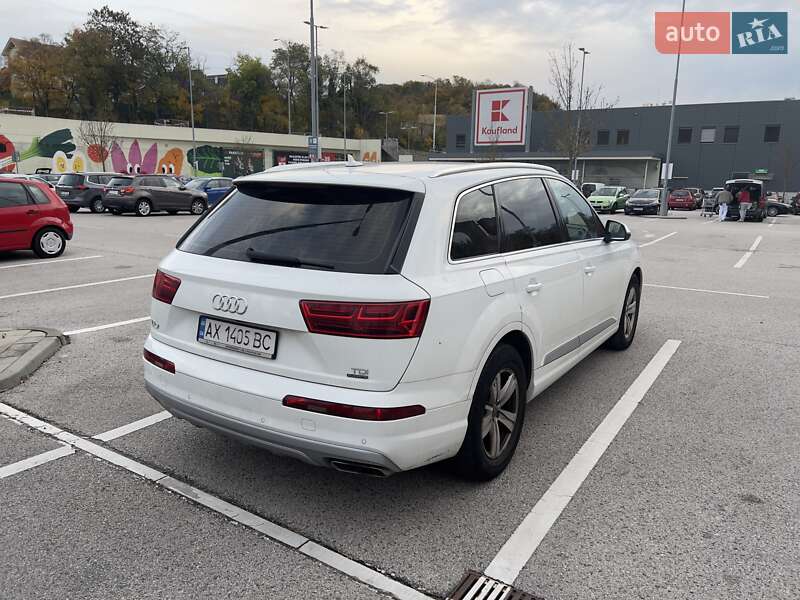 Позашляховик / Кросовер Audi Q7 2017 в Ужгороді