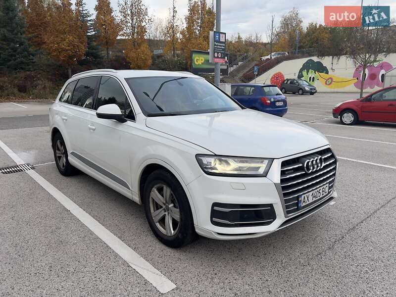 Позашляховик / Кросовер Audi Q7 2017 в Ужгороді