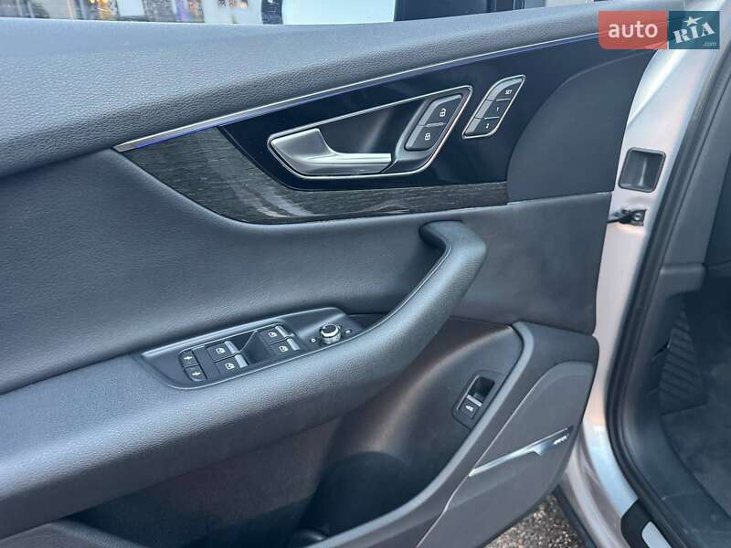 Позашляховик / Кросовер Audi Q7 2017 в Луцьку