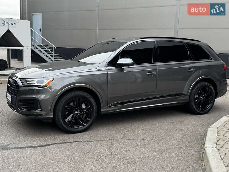 Позашляховик / Кросовер Audi Q7 2021 в Києві