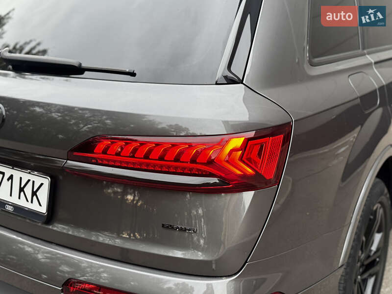 Позашляховик / Кросовер Audi Q7 2021 в Києві