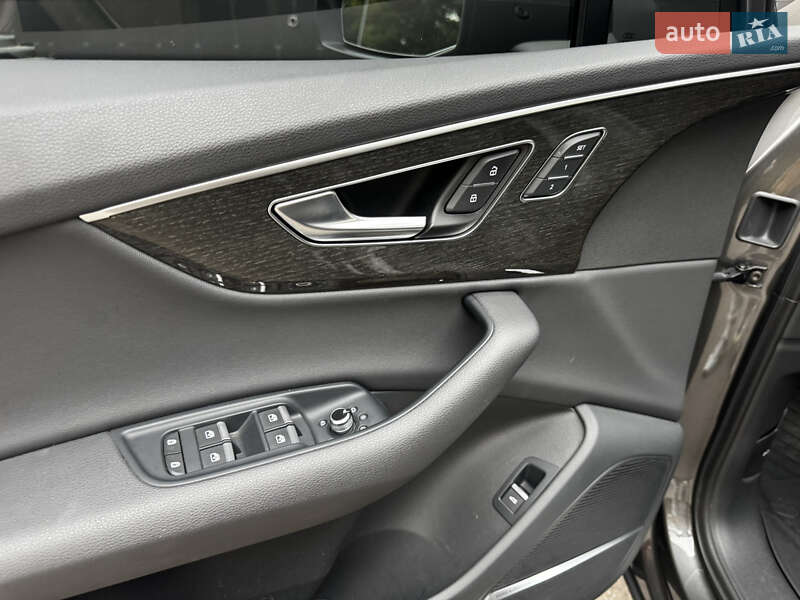Позашляховик / Кросовер Audi Q7 2021 в Києві