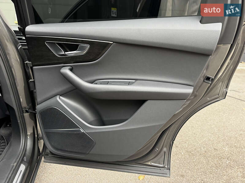 Позашляховик / Кросовер Audi Q7 2021 в Києві