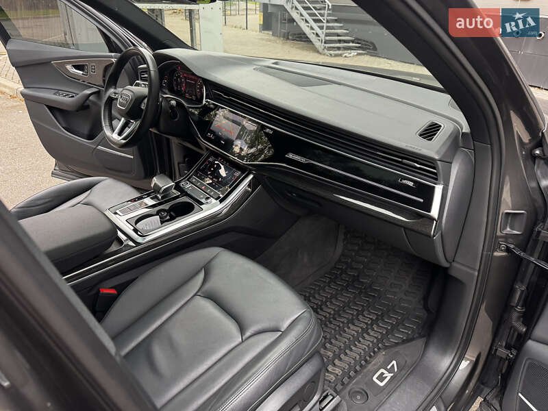 Позашляховик / Кросовер Audi Q7 2021 в Києві