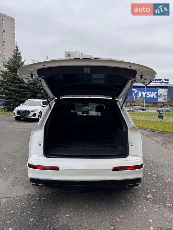 Позашляховик / Кросовер Audi Q7 2016 в Києві фото 16 Позашляховик / Кросовер Audi Q7 2016 в Києві