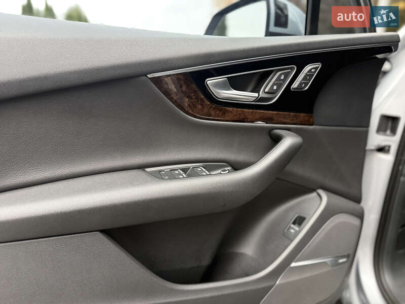 Позашляховик / Кросовер Audi Q7 2018 в Києві