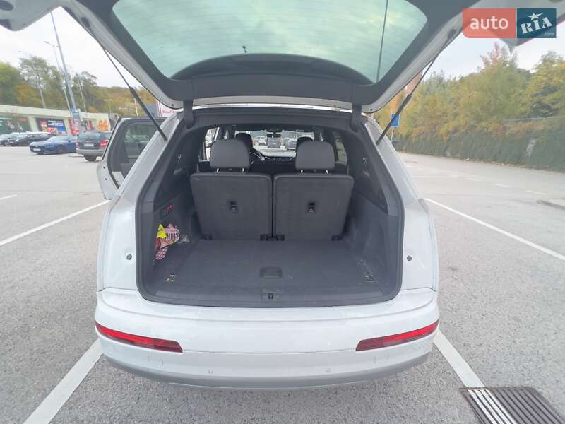 Позашляховик / Кросовер Audi Q7 2017 в Ужгороді