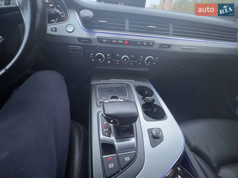 Позашляховик / Кросовер Audi Q7 2017 в Ужгороді