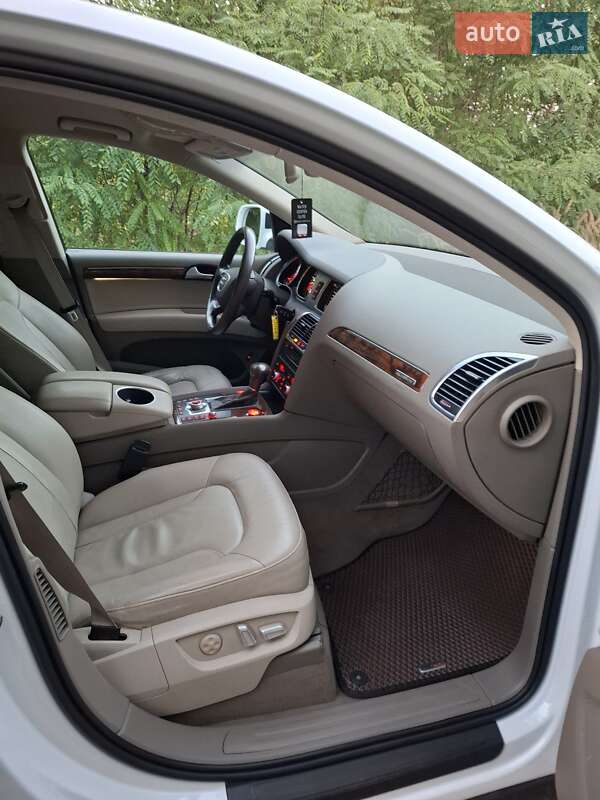 Позашляховик / Кросовер Audi Q7 2014 в Луцьку