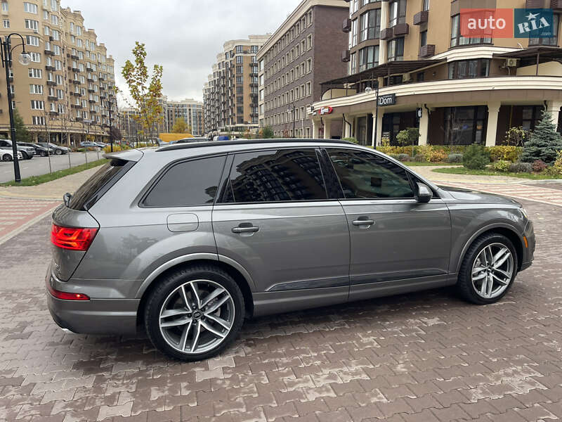 Внедорожник / Кроссовер Audi Q7 2016 в Киеве