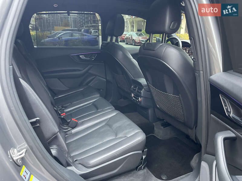 Внедорожник / Кроссовер Audi Q7 2016 в Киеве