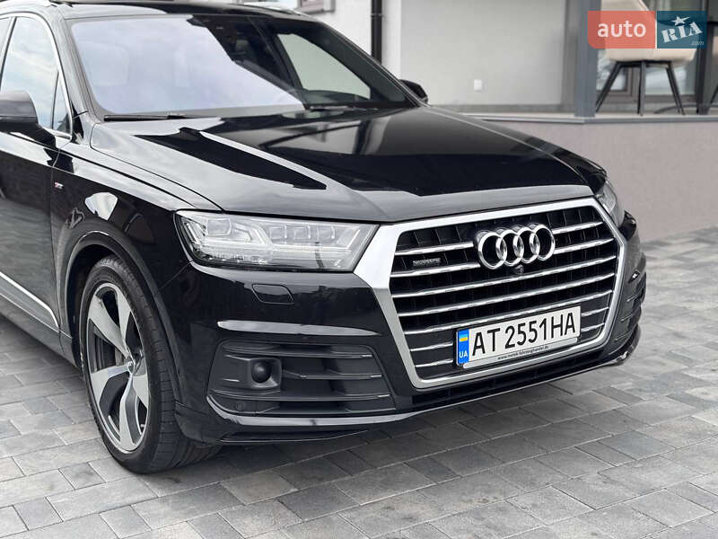 Позашляховик / Кросовер Audi Q7 2017 в Рівному