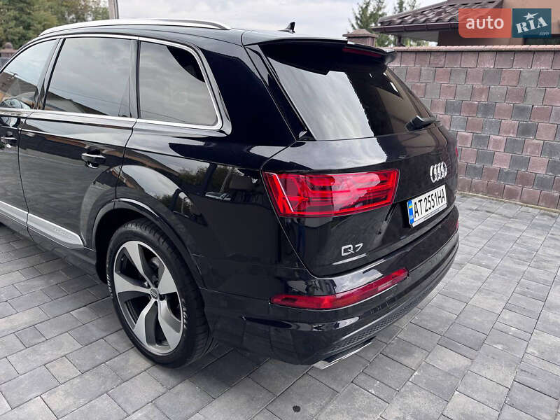Позашляховик / Кросовер Audi Q7 2017 в Рівному