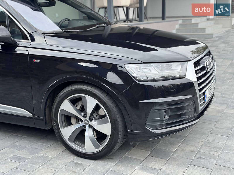 Позашляховик / Кросовер Audi Q7 2017 в Рівному