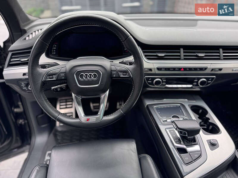 Позашляховик / Кросовер Audi Q7 2017 в Рівному