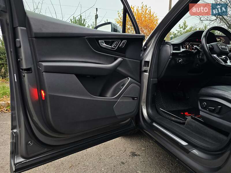 Позашляховик / Кросовер Audi Q7 2016 в Хмельницькому