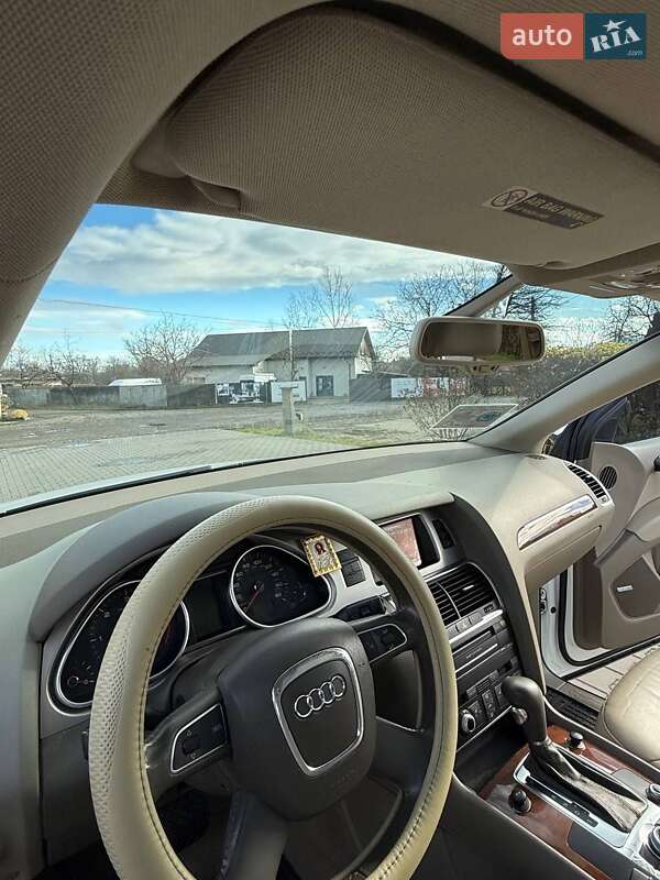 Внедорожник / Кроссовер Audi Q7 2010 в Косове