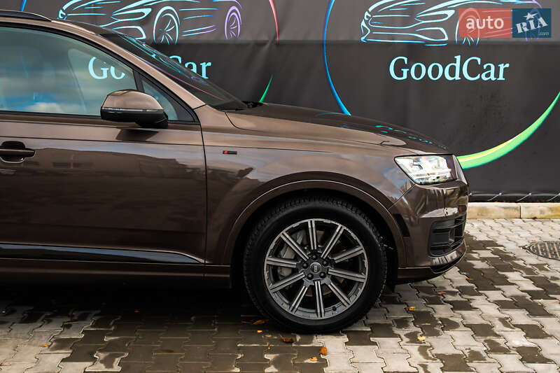 Позашляховик / Кросовер Audi Q7 2017 в Луцьку