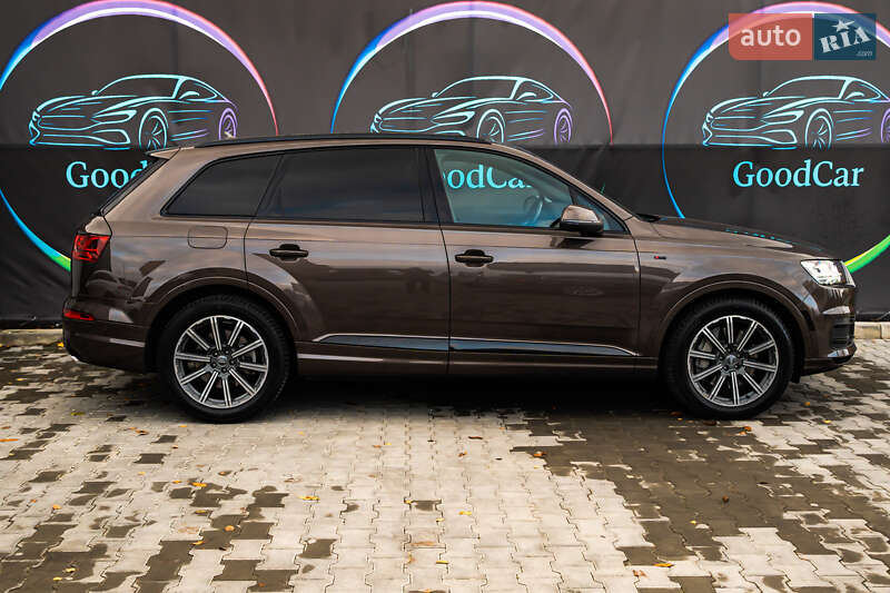 Позашляховик / Кросовер Audi Q7 2017 в Луцьку