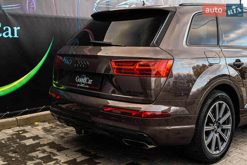 Позашляховик / Кросовер Audi Q7 2017 в Луцьку