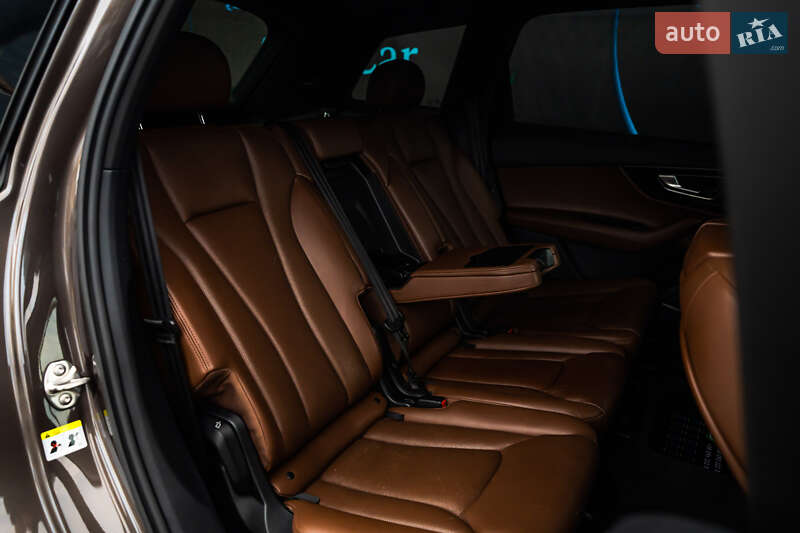 Позашляховик / Кросовер Audi Q7 2017 в Луцьку