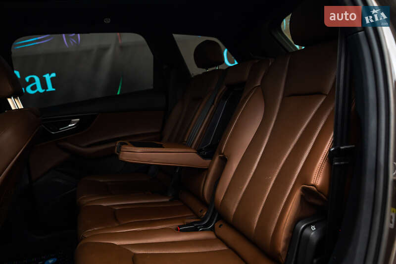 Позашляховик / Кросовер Audi Q7 2017 в Луцьку