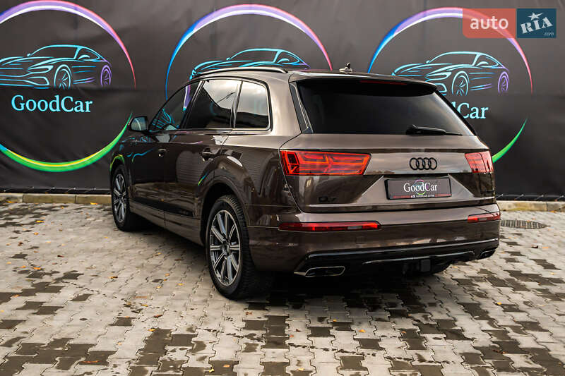 Позашляховик / Кросовер Audi Q7 2017 в Луцьку