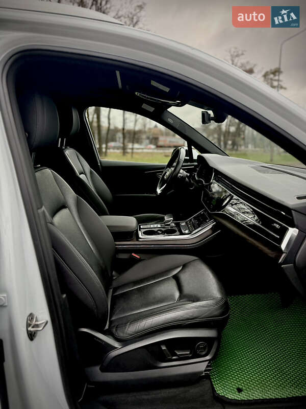 Позашляховик / Кросовер Audi Q7 2021 в Києві