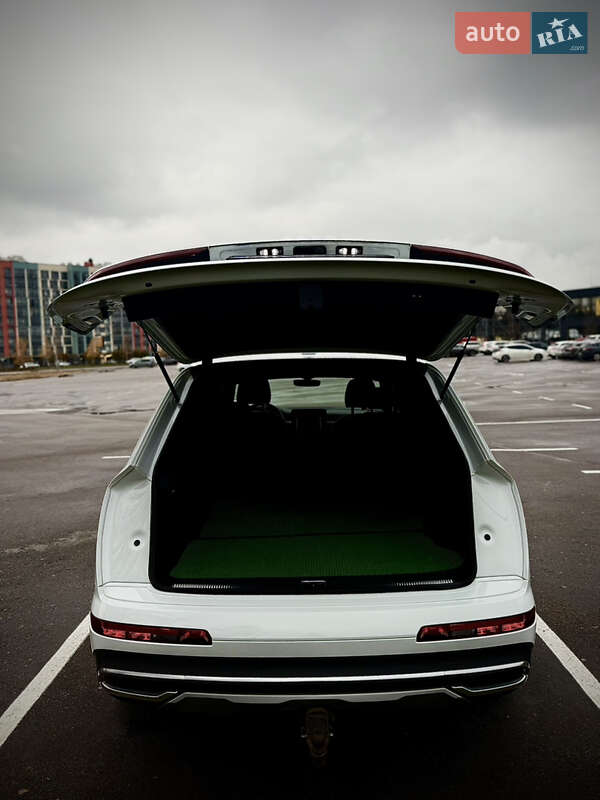 Позашляховик / Кросовер Audi Q7 2021 в Києві