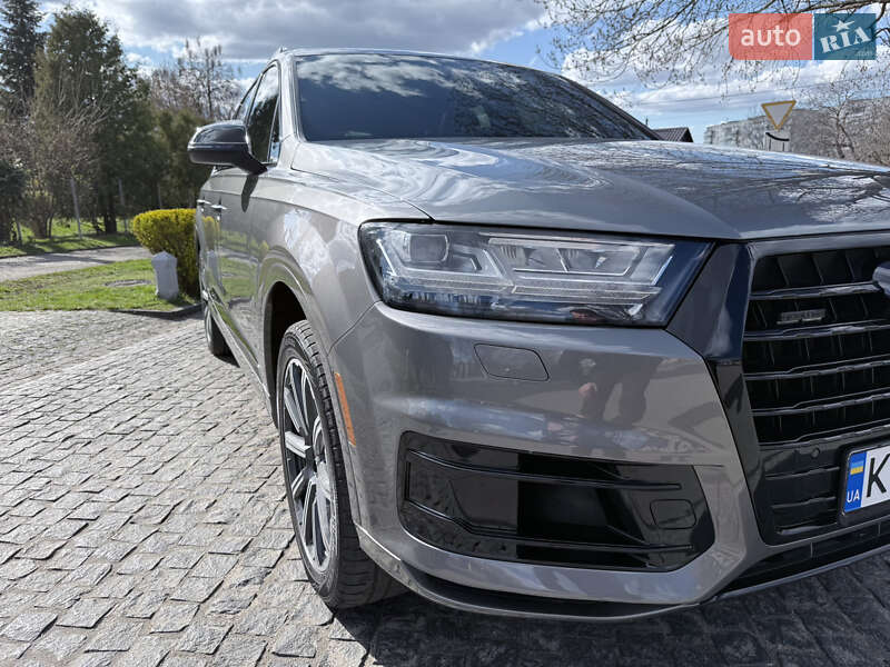 Позашляховик / Кросовер Audi Q7 2016 в Києві